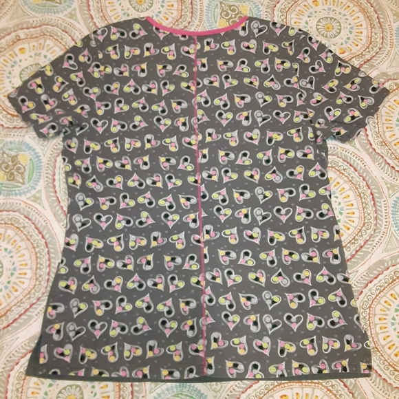 RUNWAY by Cherokee LOVE Scrub Top - Picture 9 of 11